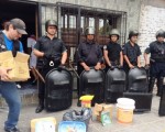 En el lugar, los efectivos encontraron herramientas, mercadería y otros elementos que habían sido denunciados como robados del supermercado Chango Más. Además se encontraron droga y 15 mil pesos en efectivo.